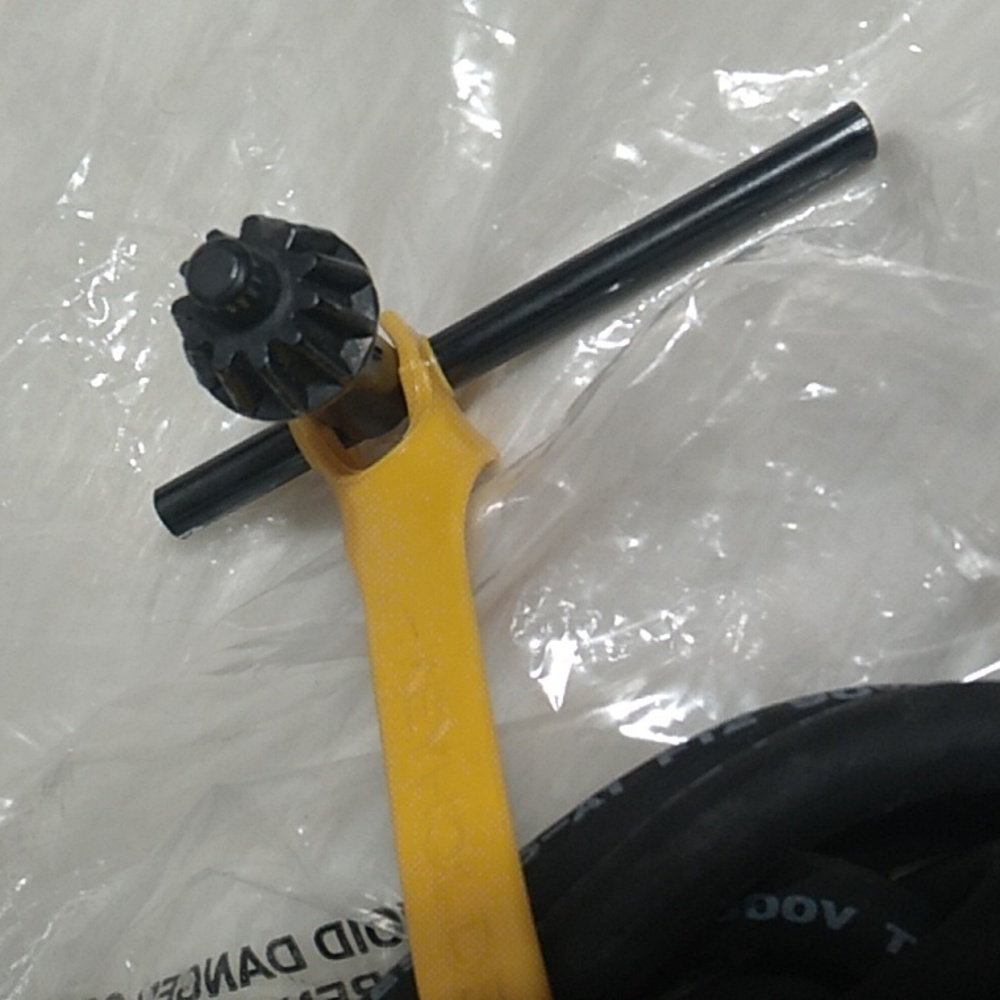 NIB Dewalt Drill W/Chuck Key & 360 Adjustable Side Handle - Picture 10 of 10